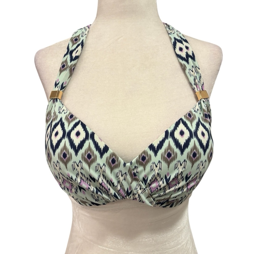 Victoria's Secret Unforgettable Demi Bikini Swim
Top with Geometric Design. 32DD